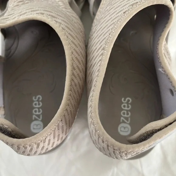 BZees Dream Sandal Beige 9.5 Synthetic Sole Hook and Loop Closure Machine Wash - Picture 6 of 14